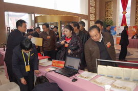 省人代會(huì)信息咨詢服務(wù)點(diǎn)現(xiàn)場(chǎng)服務(wù)受歡迎